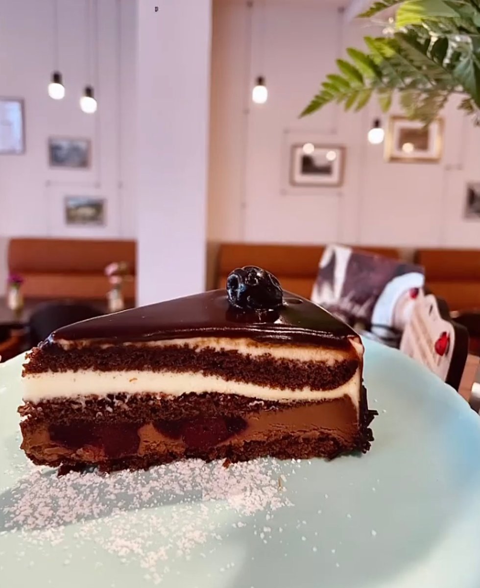 Schokolade Tortenstück beim Café am Markt