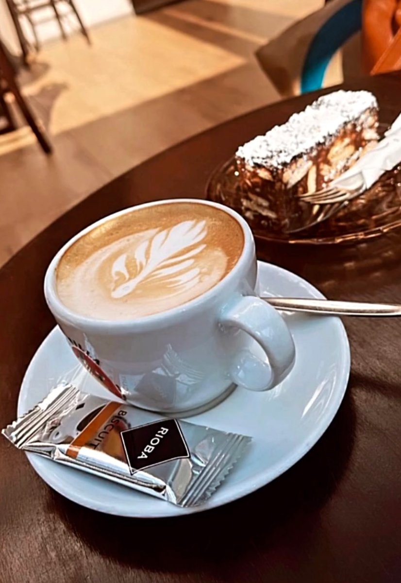 Kaffee und Kuchen beim Café am Markt