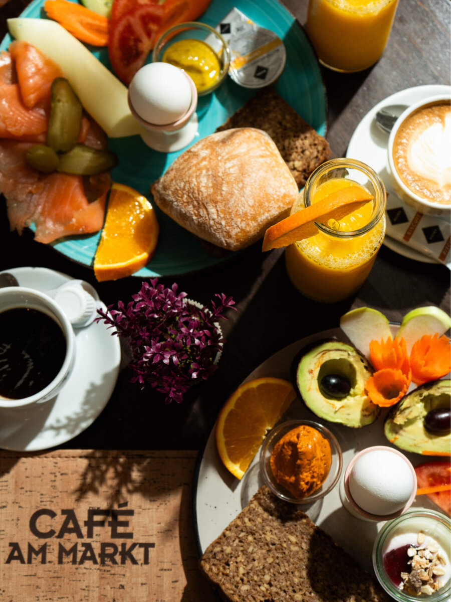 Köstlichkeiten im Café am Markt