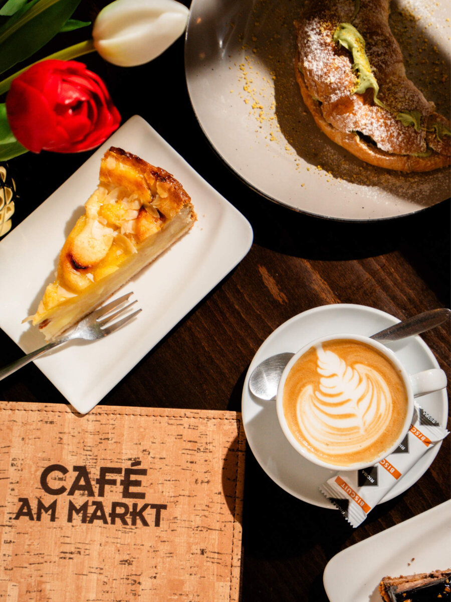 Köstlichkeiten im Café am Markt